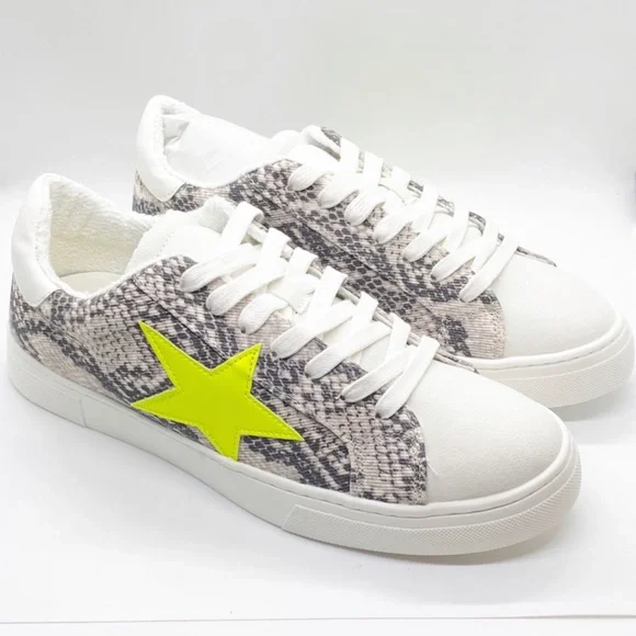 Steven by Steve Madden Reeves Printed Star Patch Sneakers - Picture 6 of 9
